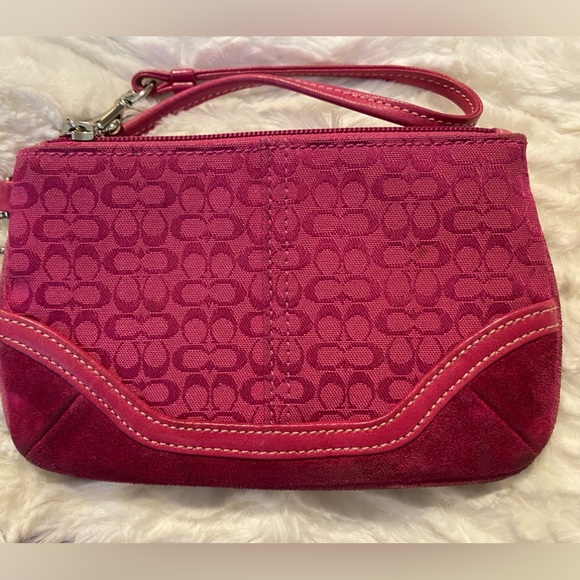 Coach Wristlet 💕 - Picture 2 of 4